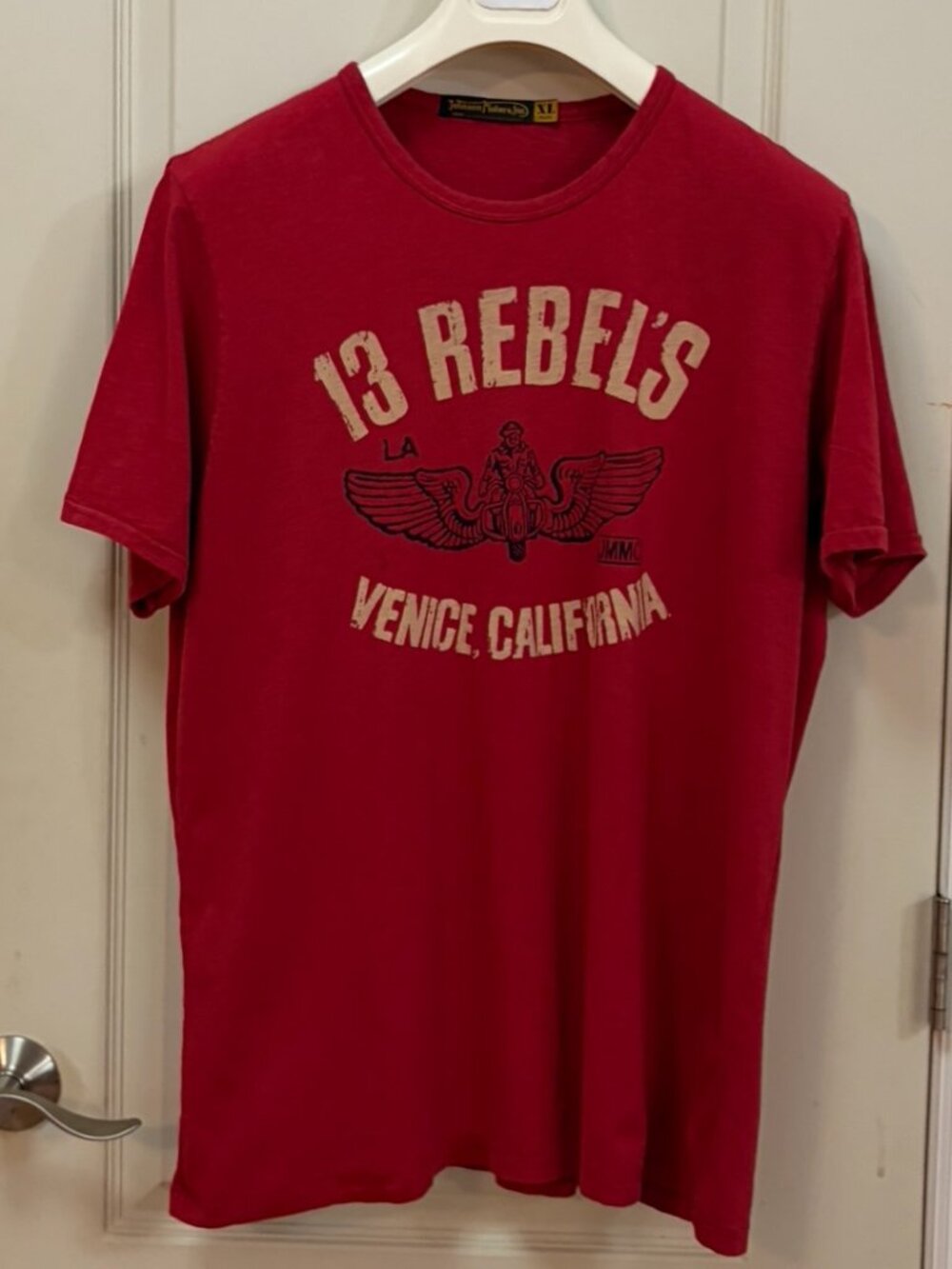 Johnson Motors Inc. Mens Size XL S/S Crew Neck T-Shirt with Printed Design. Red.